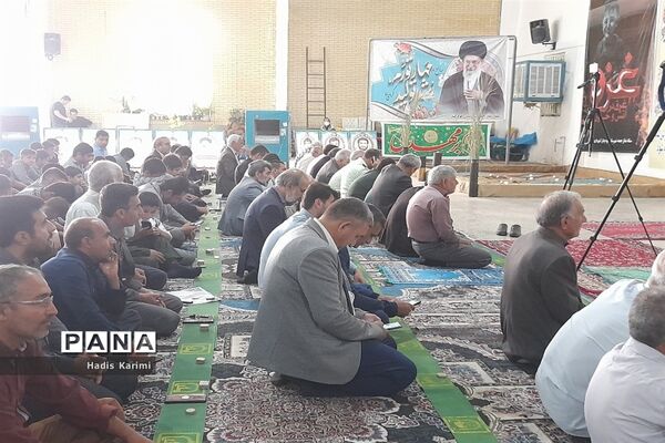 حضور پرشور دانش‌آموزان کوهچناری در نماز جمعه
