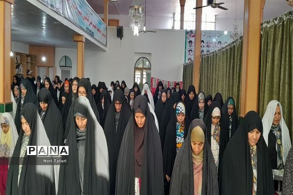 حضور پرشور فرهنگیان و دانش‌آموزان شهرستان بام و صفی آباد در نماز جمعه