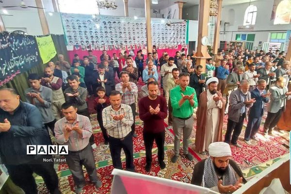 حضور پرشور فرهنگیان و دانش‌آموزان شهرستان بام و صفی آباد در نماز جمعه