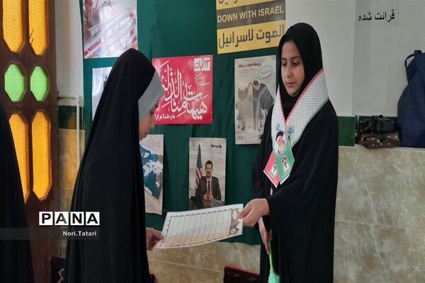 حضور پرشور فرهنگیان و دانش‌آموزان شهرستان بام و صفی آباد در نماز جمعه