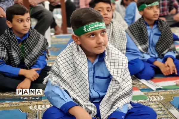 حضور پر شور دانش‌آموزان در نماز جمعه پارسیان
