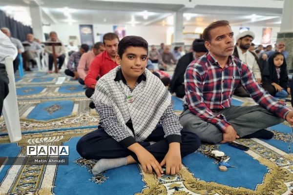 حضور پر شور دانش‌آموزان در نماز جمعه پارسیان