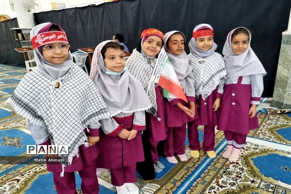 حضور پر شور دانش‌آموزان در نماز جمعه پارسیان