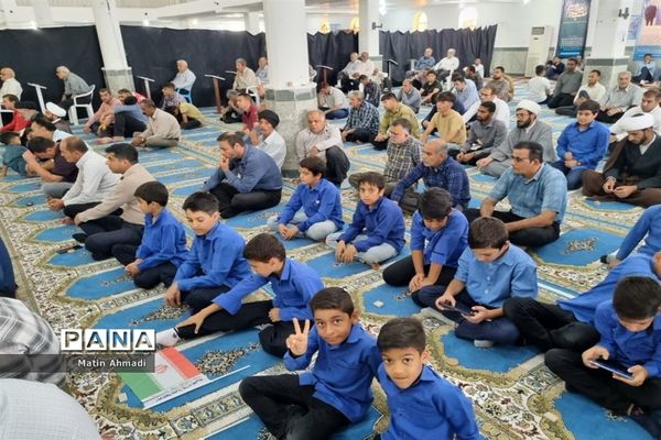 حضور پر شور دانش‌آموزان در نماز جمعه پارسیان
