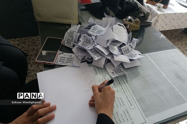 برگزاری انتخابات شورای دانش‌آموزی در مدرسه شهید خاقانی شهرستان شیروان