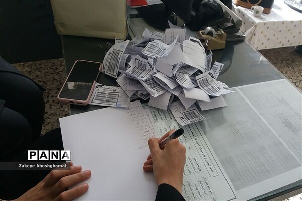 برگزاری انتخابات شورای دانش‌آموزی در مدرسه شهید خاقانی شهرستان شیروان