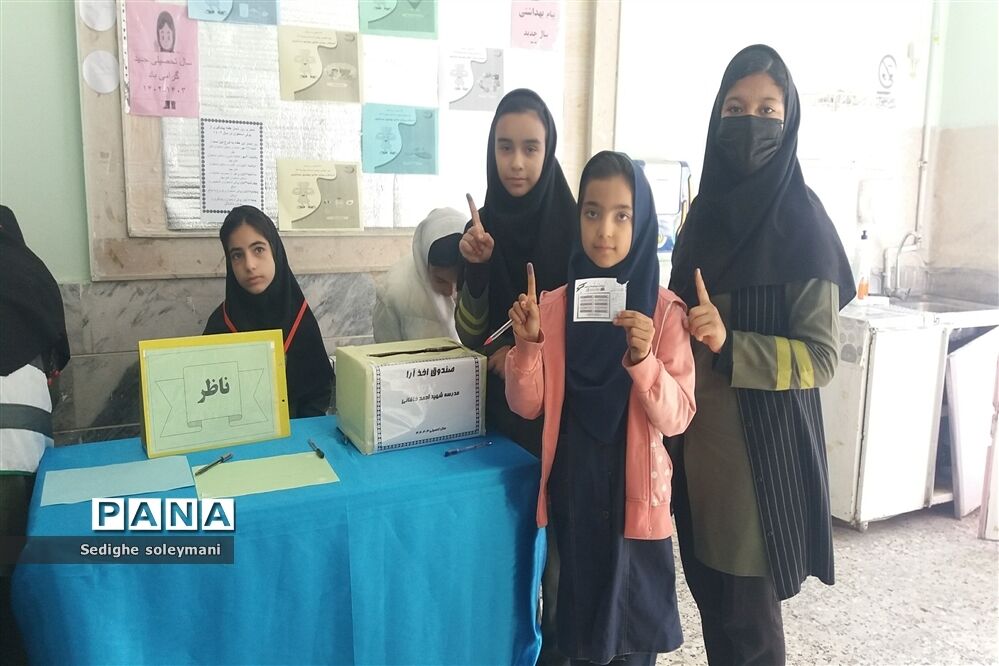 برگزاری انتخابات شورای دانش‌آموزی در مدرسه شهید خاقانی شهرستان شیروان