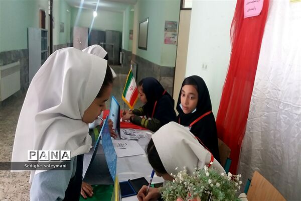 برگزاری انتخابات شورای دانش‌آموزی در مدرسه شهید خاقانی شهرستان شیروان