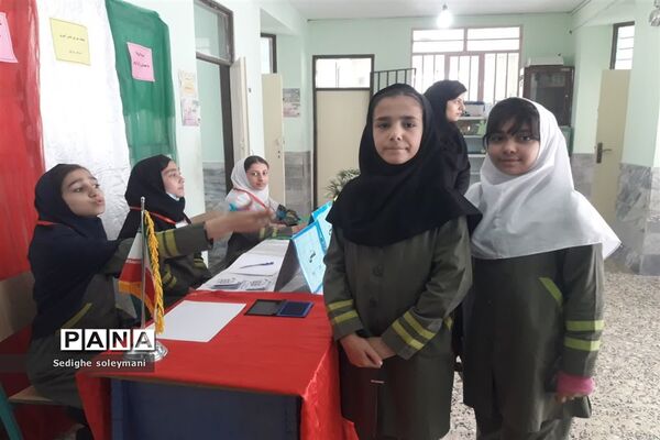 برگزاری انتخابات شورای دانش‌آموزی در مدرسه شهید خاقانی شهرستان شیروان