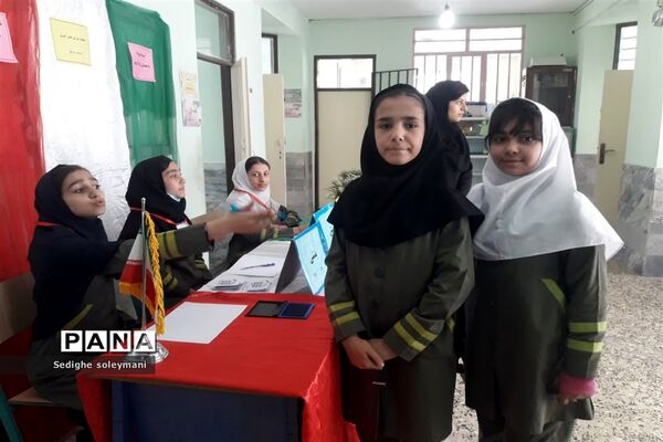 برگزاری انتخابات شورای دانش‌آموزی در مدرسه شهید خاقانی شهرستان شیروان
