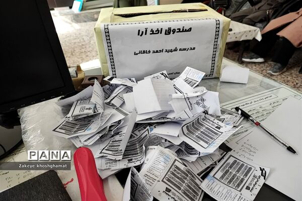 برگزاری انتخابات شورای دانش‌آموزی در مدرسه شهید خاقانی شهرستان شیروان