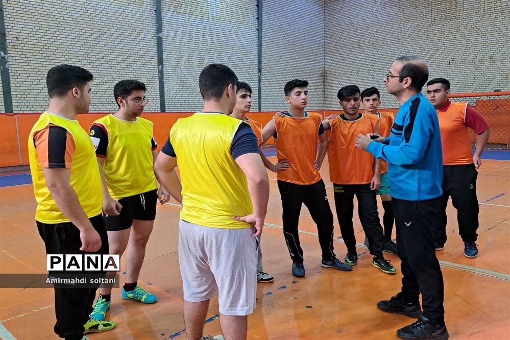 مسابقات فوتسال به‌مناسبت روز دانش‌آموز