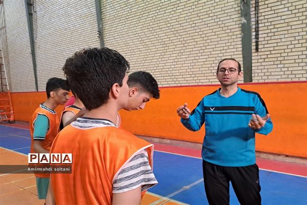 مسابقات فوتسال به‌مناسبت روز دانش‌آموز