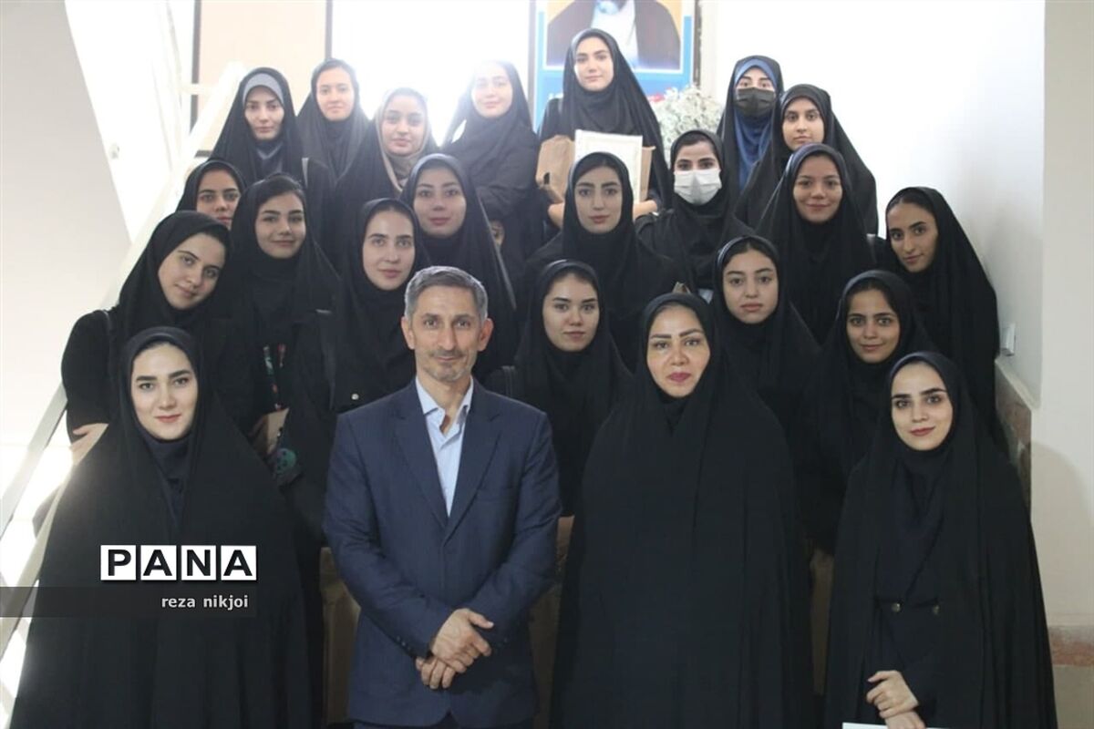 از دانشجو معلمان ورودی جدید در ناحیه یک بهارستان تجلیل شد