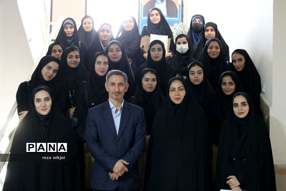 از دانشجو معلمان ورودی جدید در ناحیه یک بهارستان تجلیل شد