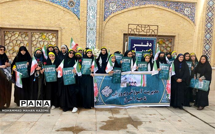 مراسم بزرگداشت یاد شهیدان دانش‌آموز حرم مطهر احمدبن موسی