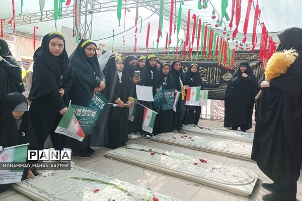 مراسم بزرگداشت یاد شهیدان دانش‌آموز حرم مطهر احمدبن موسی (ع)
