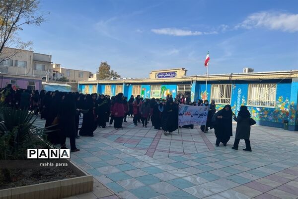 راهپیمایی ۱۳ آبان دانش‌آموزان آموزشگاه شاهد جنت شهرستان  مانه و سملقان