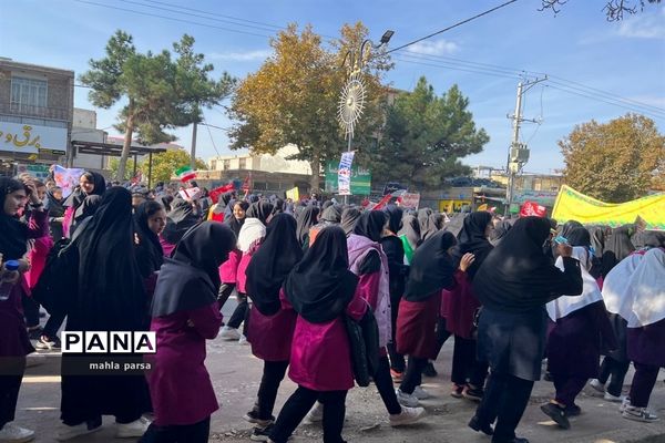 راهپیمایی ۱۳ آبان دانش‌آموزان آموزشگاه شاهد جنت شهرستان  مانه و سملقان