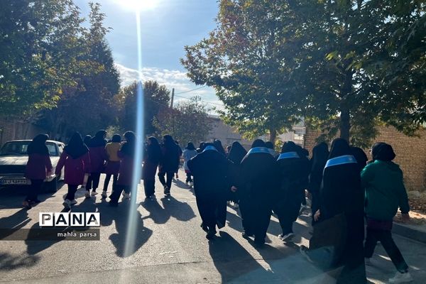 راهپیمایی ۱۳ آبان دانش‌آموزان آموزشگاه شاهد جنت شهرستان  مانه و سملقان