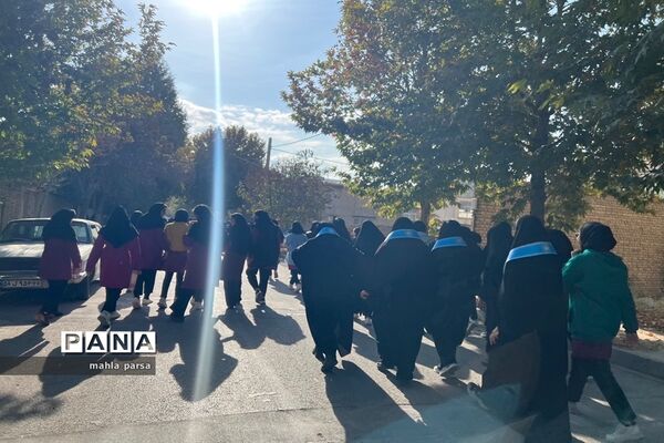 راهپیمایی ۱۳ آبان دانش‌آموزان آموزشگاه شاهد جنت شهرستان  مانه و سملقان