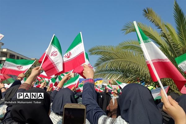 حضور پرشور دانش‌آموزان شیرازی در یوم الله ۱۳ آبان