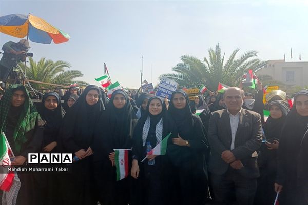 حضور پرشور دانش‌آموزان شیرازی در یوم الله ۱۳ آبان