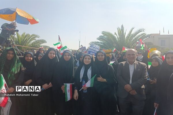 حضور پرشور دانش‌آموزان شیرازی در یوم الله ۱۳ آبان
