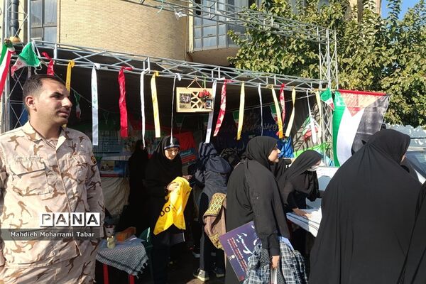 حضور پرشور دانش‌آموزان شیرازی در یوم الله ۱۳ آبان