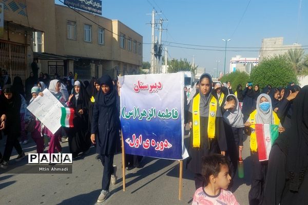 مشت محکم دانش‌آموزان بر دهان استکبار