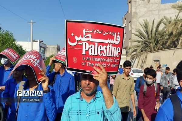 مشت محکم دانش‌آموزان بر دهان استکبار