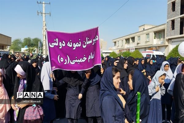 مشت محکم دانش‌آموزان بر دهان استکبار