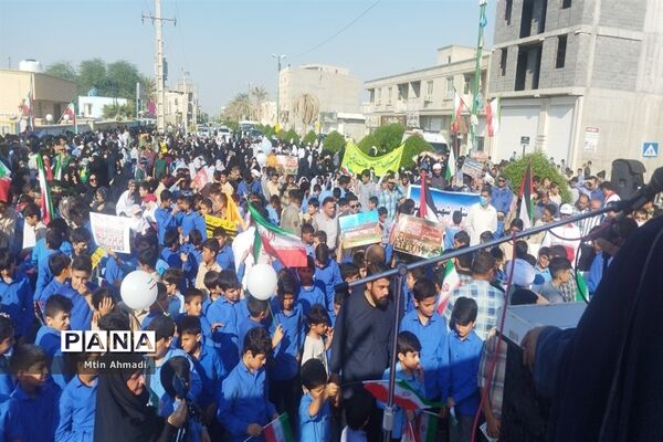 مشت محکم دانش‌آموزان بر دهان استکبار