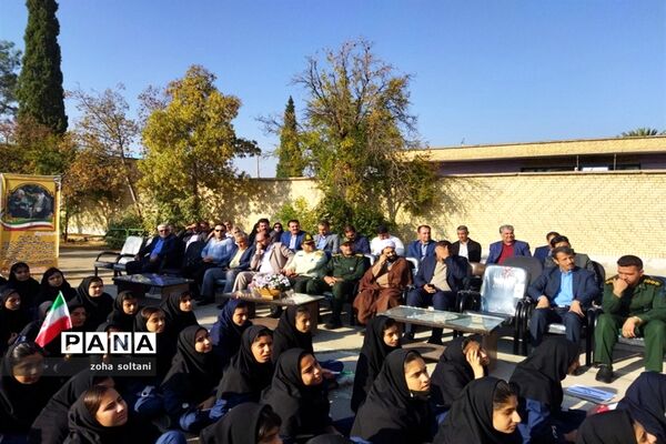 نواخته شدن زنگ استکبار‌ستیزی در مدارس شهرستان سروستان