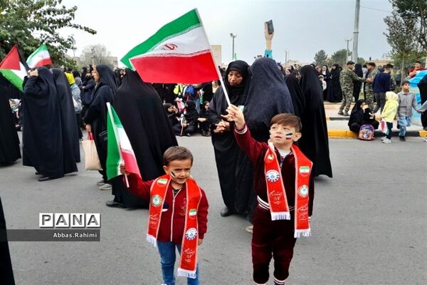 تجمع دانش‌آموزان پاکدشتی به مناسبت ۱۳ آبان