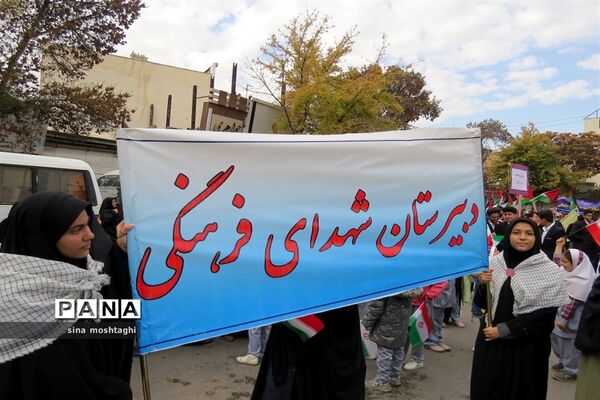 حضور مردم و دانش‌آموزان شهرستان بجنورد در راهپیمایی 13 آبان ماه