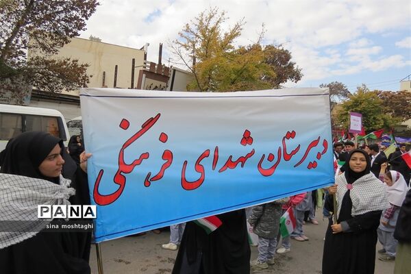 حضور مردم و دانش‌آموزان شهرستان بجنورد در راهپیمایی 13 آبان ماه