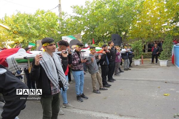 حضور مردم و دانش‌آموزان شهرستان بجنورد در راهپیمایی 13 آبان ماه