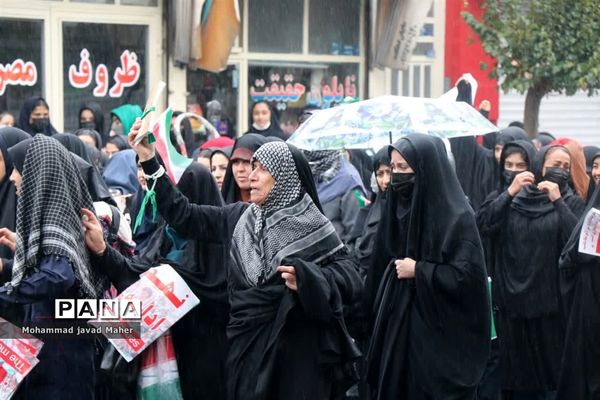 حضور مردم شهر قدس در راهپیمایی ۱۳ آبان