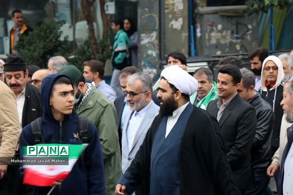 حضور مردم شهر قدس در راهپیمایی ۱۳ آبان