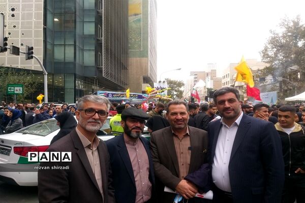 حضور پرشور دانش‌آموزان مدارس منطقه 4 در راهپیمایی 13 آبان