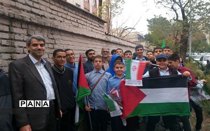 دانش آموزان هنرمند ایرانی، با مشق هنر به جنگ ظلم می روند