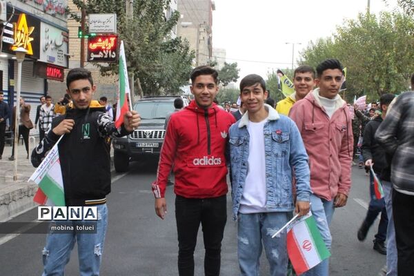 راهپیمایی روز دانش‌آموز در ناحیه یک بهارستان