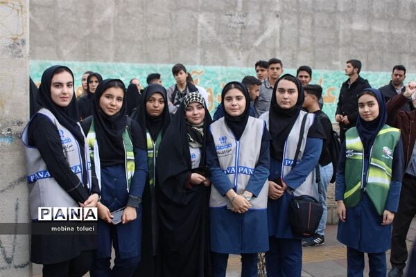 راهپیمایی روز دانش‌آموز در ناحیه یک بهارستان
