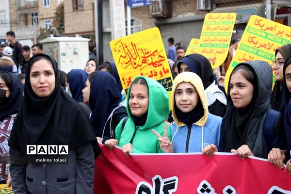 راهپیمایی روز دانش‌آموز در ناحیه یک بهارستان
