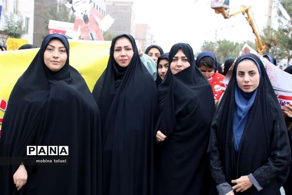 راهپیمایی روز دانش‌آموز در ناحیه یک بهارستان