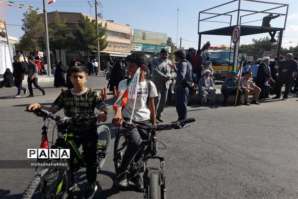 راهپیمایی 13 آبان  با حضور پرشور مردم  بیرجند