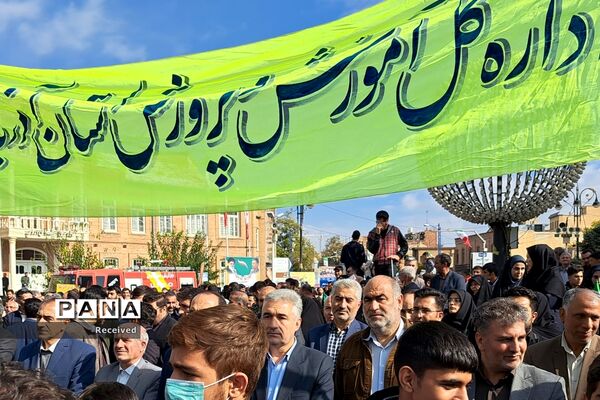 حضور پرشور فرهنگیان و دانش‌آموزان آذربایجان غربی در راهپیمایی 13 آبان