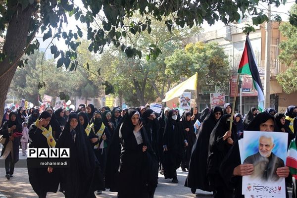 حضور فرزندان سلیمانی در راهپیمایی 13 آبان