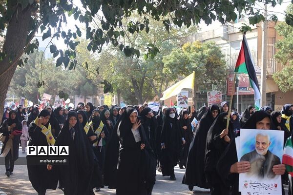 حضور فرزندان سلیمانی در راهپیمایی 13 آبان